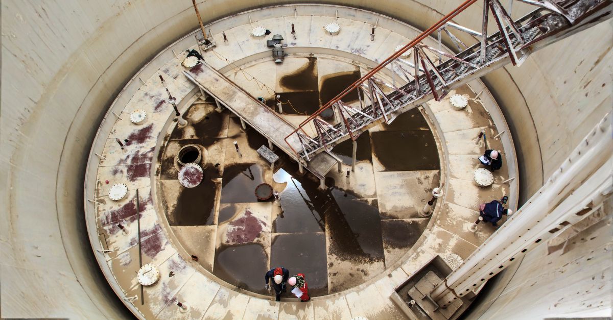 Tanque con techo flotante interno para reducir emisiones de venteo - Tank with internal floating roof to reduce vent emissions